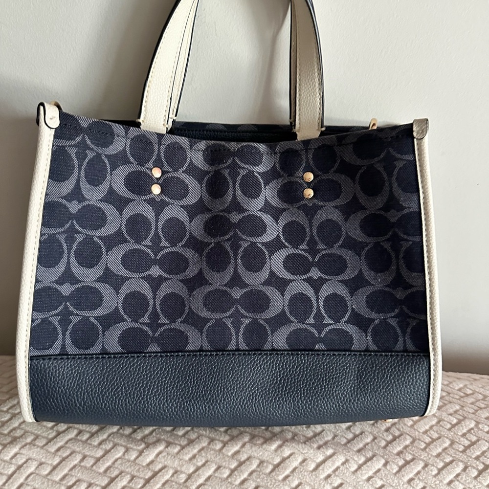 🔥🔥🔥Beautiful Coach - Picture 4 of 5